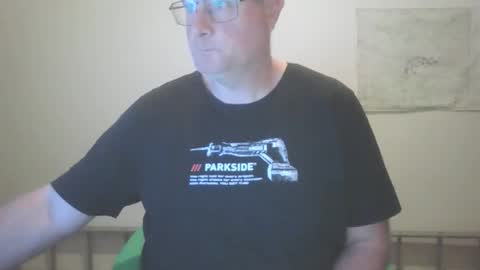 Snapshot of lerase40 chatting on November 15, 2025, 6:55 am homquisgode online show from November 15, 2025, 6:55 am