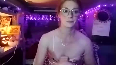 LesleyGumGrass- The Boring Trans girl online show from October 15, 2025, 5:51 am