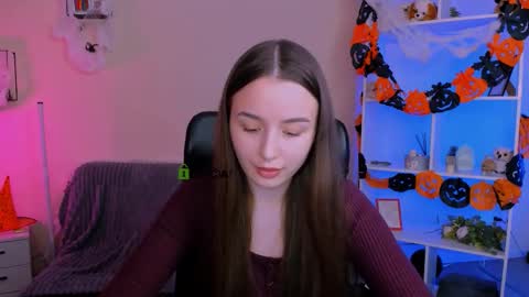 leslie_bird online show from November 1, 2025, 10:28 am