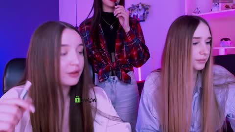 leslie_bird online show from March 26, 2026, 10:10 am