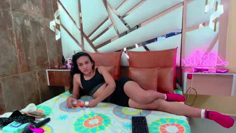 LeslieBush online show from December 18, 2025, 11:49 am