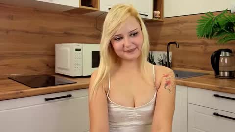 Snapshot of leslieewalker chatting on December 1, 2025, 6:02 pm Lisa online show from December 1, 2025, 6:02 pm