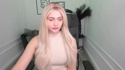 lesliemineg online show from September 23, 2025, 11:46 am