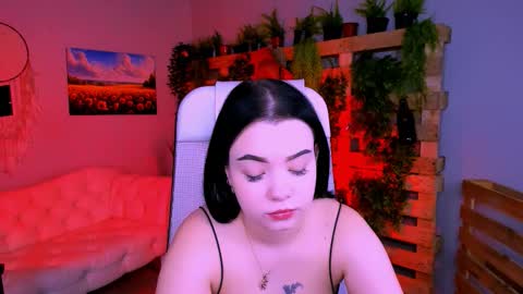 LeslieRowe online show from November 2, 2025, 1:46 pm