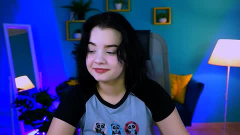 LeslieRowe online show from November 4, 2025, 8:52 pm