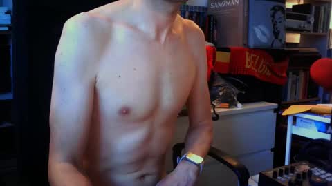 Snapshot of lestat_82 chatting on January 27, 2025, 4:01 pm Vampiro Diurno online show from January 27, 2025, 4:01 pm