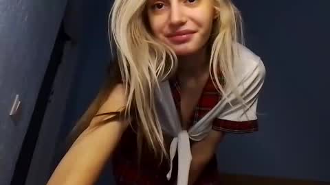 lesyawhite online show from November 1, 2025, 6:43 pm