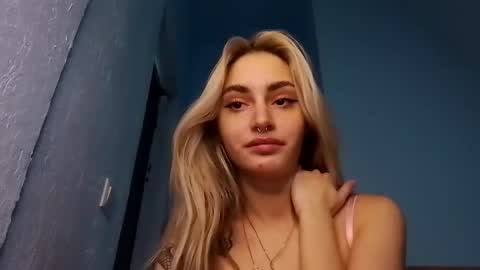 lesyawhite online show from November 8, 2025, 5:51 am