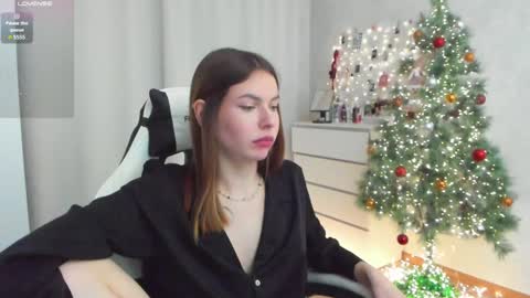 Snapshot of let_me_seee chatting on January 15, 2025, 5:26 pm Fiona online show from January 15, 2025, 5:26 pm