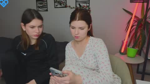 Snapshot of let_me_seee chatting on January 22, 2025, 12:27 pm Fiona online show from January 22, 2025, 12:27 pm