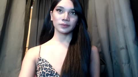 GIRL NEXTDOOR online show from November 9, 2025, 7:50 am
