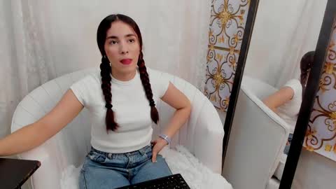 LexiCutee online show from May 18, 2026, 7:09 pm