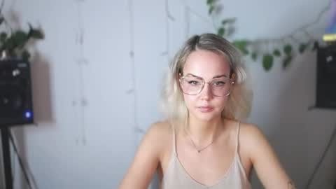 Lexie online show from December 10, 2024, 8:30 am