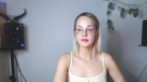 Lexie online show from March 3, 2025, 10:10 pm