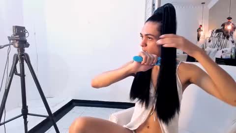 LexiiBoling online show from October 13, 2025, 12:16 pm