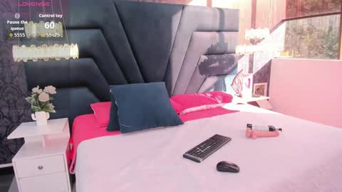 Lexi online show from November 24, 2025, 12:16 pm