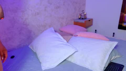 lexy and mia online show from May 18, 2026, 4:07 am