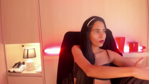 L I A  online show from February 5, 2026, 4:17 am