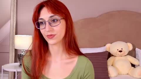 Snapshot of leyaatwood chatting on June 23, 2026, 4:27 pm leyaatwood online show from June 23, 2026, 4:27 pm