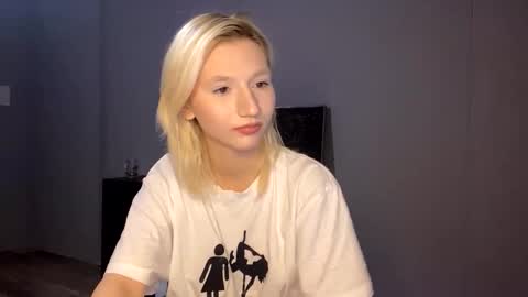 Leya online show from December 2, 2025, 8:26 pm