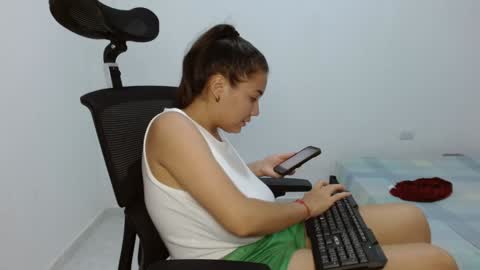 Snapshot of leydy_day chatting on January 30, 2025, 1:44 am leydy_day online show from January 30, 2025, 1:44 am