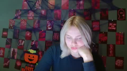 Leyla online show from October 18, 2025, 6:16 am