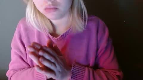 Leyla online show from February 19, 2026, 7:04 am