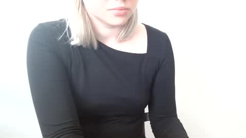 Leyla online show from March 15, 2026, 8:09 am