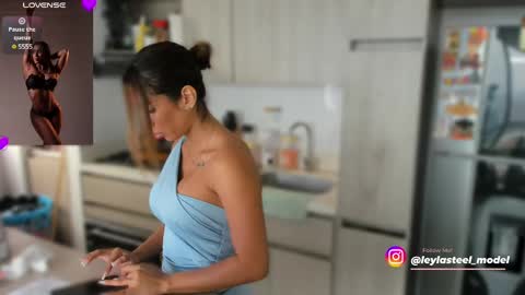 Snapshot of leyla_steel chatting on March 5, 2025, 1:50 pm INSTA leylasteel model online show from March 5, 2025, 1:50 pm