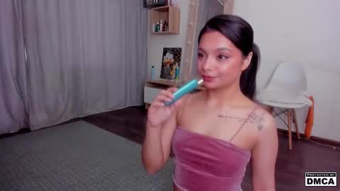 Leyla online show from November 18, 2025, 9:25 am