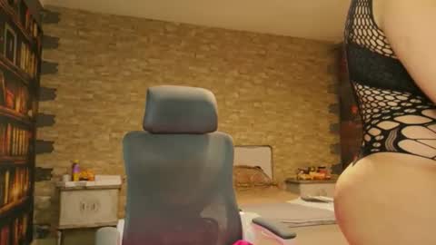 Leyla online show from March 3, 2026, 6:52 am