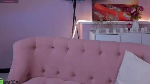 leylamirage online show from February 15, 2026, 4:09 am