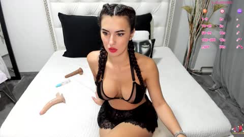 leyla online show from October 3, 2025, 4:20 am