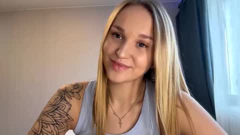 Mia online show from November 15, 2025, 11:29 am