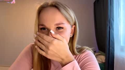 Mia online show from November 22, 2025, 12:15 pm