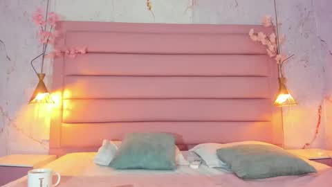 LEZY online show from September 19, 2025, 7:47 pm