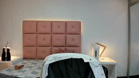 lhiamfitt online show from September 25, 2025, 6:33 pm