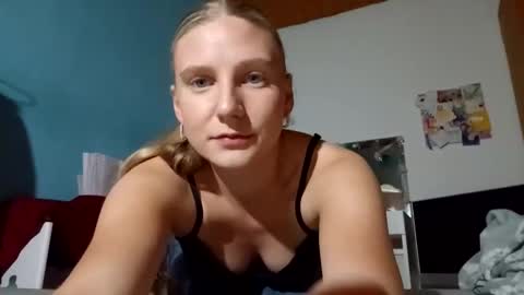 Snapshot of lia06_ chatting on October 3, 2025, 6:05 pm lia06_ online show from October 3, 2025, 6:05 pm