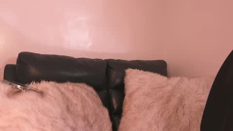 liaa online show from April 18, 2026, 4:27 am