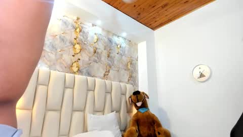 lia_mariana online show from March 2, 2026, 7:37 am