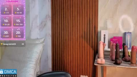 lia summer1 online show from September 22, 2025, 7:05 pm