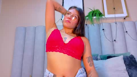 L I A   online show from April 27, 2026, 2:42 am