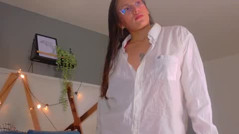 Snapshot of liaamoretti__ chatting on June 1, 2026, 1:29 am L I A online show from June 1, 2026, 1:29 am