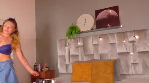 Snapshot of liaamoretti__ chatting on July 10, 2026, 2:49 am L I A online show from July 10, 2026, 2:49 am