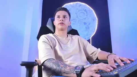 Liam Smith online show from November 11, 2025, 12:27 pm