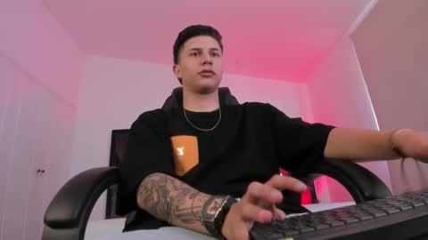 Liam Smith online show from December 3, 2025, 12:03 pm