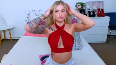 Lia online show from April 14, 2026, 10:43 am