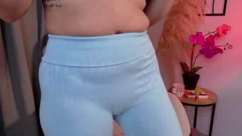Snapshot of liafox_b chatting on April 30, 2026, 4:08 am LiaFox b online show from April 30, 2026, 4:08 am