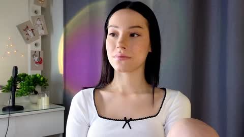 Lia  online show from December 4, 2024, 8:45 am