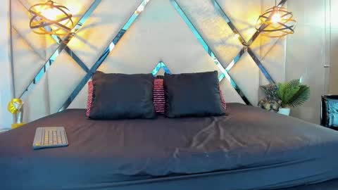 ---Liah--- online show from February 21, 2026, 9:05 pm